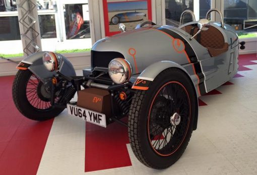 Morgan EV3. Vista frontal y baterias