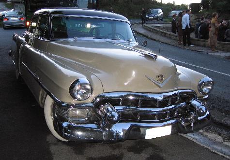 Cadillac Series 62 de 1953. Frontal cromado.