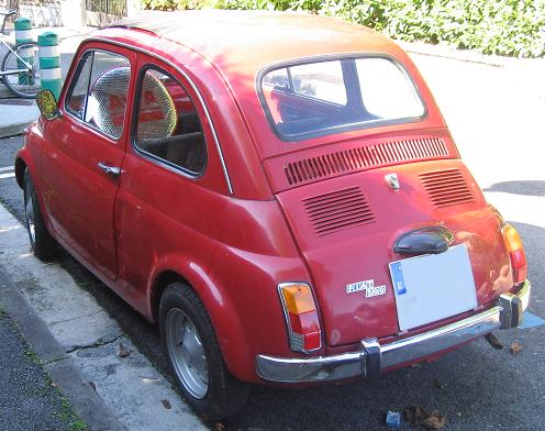 FIAT 500 descapotable. Vista trasera.