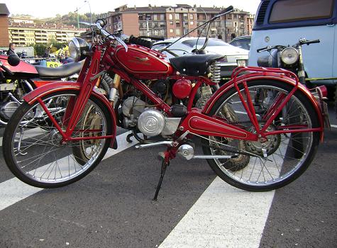 III Muestra Motor-Época de Beasain. Moto Guzzi Hispania.