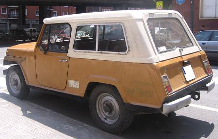 Jeep Avia Comando. Vista trasera.