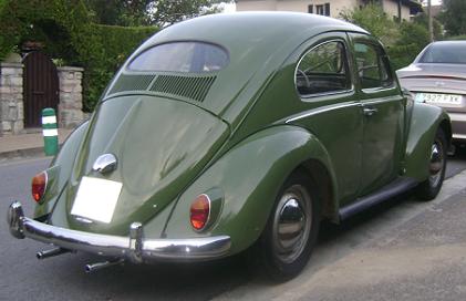 Volkswagen Escarabajo luneta oval de 1954. Vista trasera.