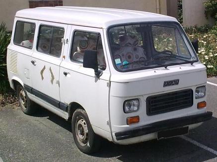 FIAT 900 E. Vista Frontal.