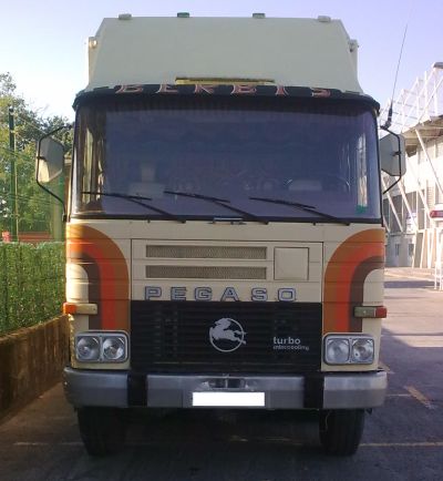 Pegaso 1083. Vista frontal