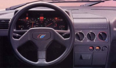 Peugeot 205 Rallye. Interior y volante específico.