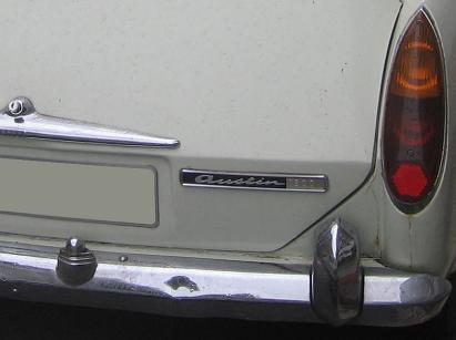 AUTHI Austin 1300 año 1972. Logotipo trasero.