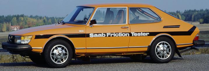 Saab 900. Vista lateral.