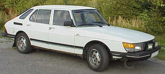 Saab 900 CD. Vista frontal.